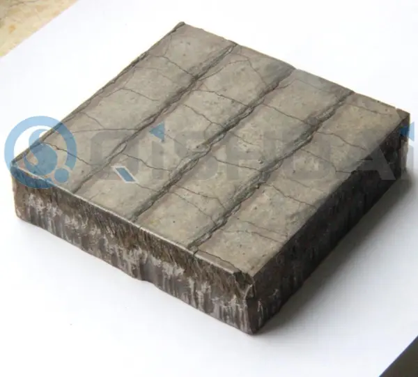 फाउंडेशनच्या रूपात कामकाजाच्या अटी स्वीकारणे, वेअर रेझिस्टन्स सानुकूलित करणे: शेंडॉन्ग किशुआई वेअर-प्रतिरोधक बायमेटेलिक सर्फेसिंग प्लेट सोल्यूशन्स